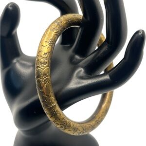 Victorian style gold tone floral flower engraved thick bangle bracelet vintage